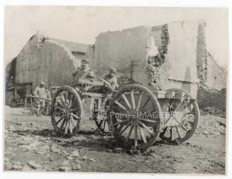 Soldats sur un chariot